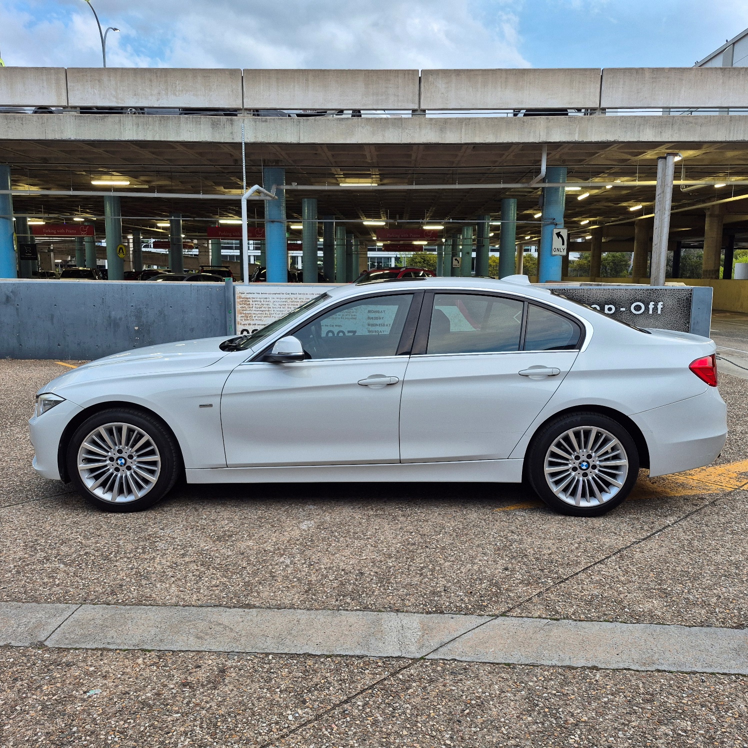 
								2012 BMW 328i Luxury Line F30 full									