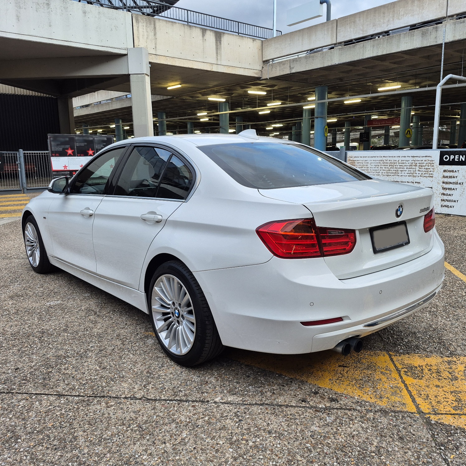 
								2012 BMW 328i Luxury Line F30 full									