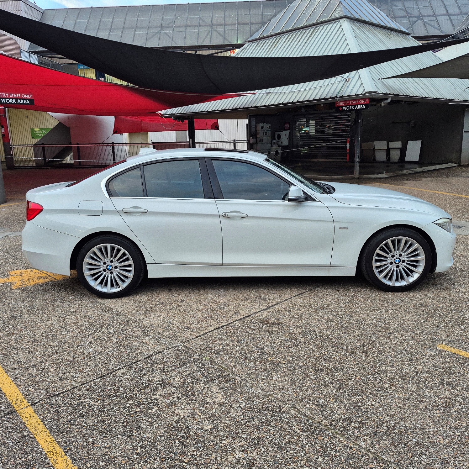 
								2012 BMW 328i Luxury Line F30 full									