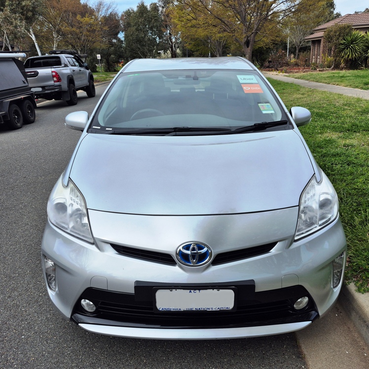 
								2013 Toyota Prius HYBRID full									