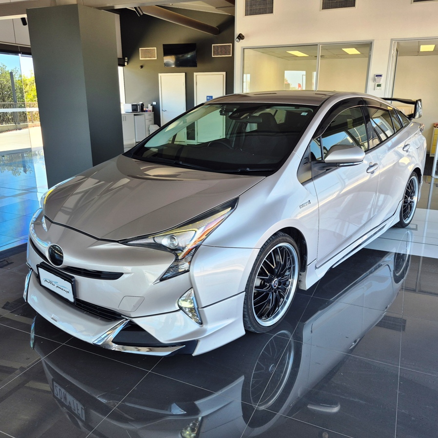 
								2016 Toyota Prius HYBRID full									