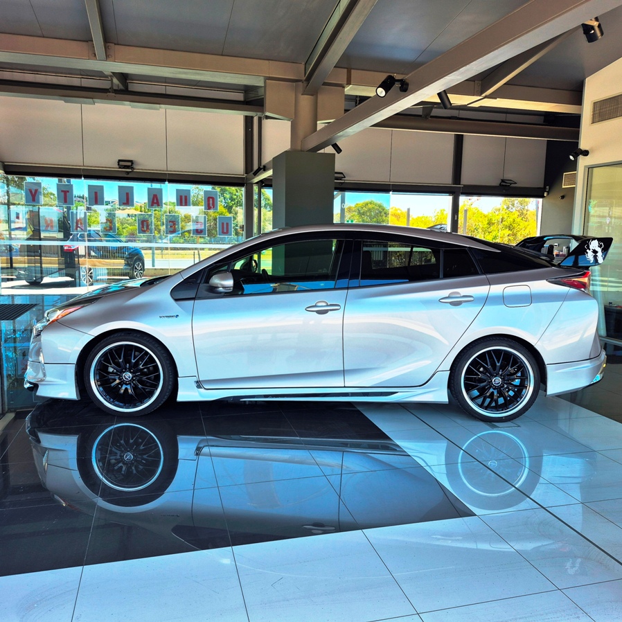 
								2016 Toyota Prius HYBRID full									