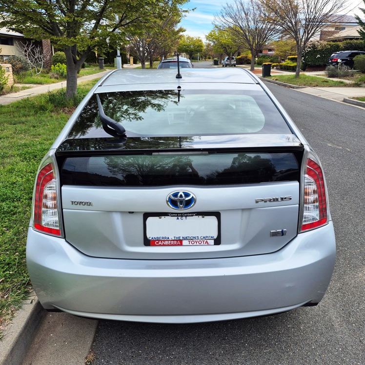 
								2013 Toyota Prius HYBRID full									