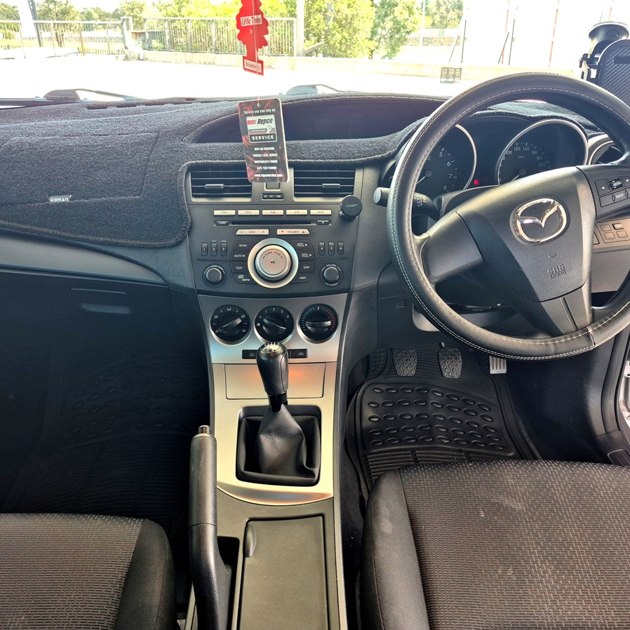 
								2009 Mazda 3 full									