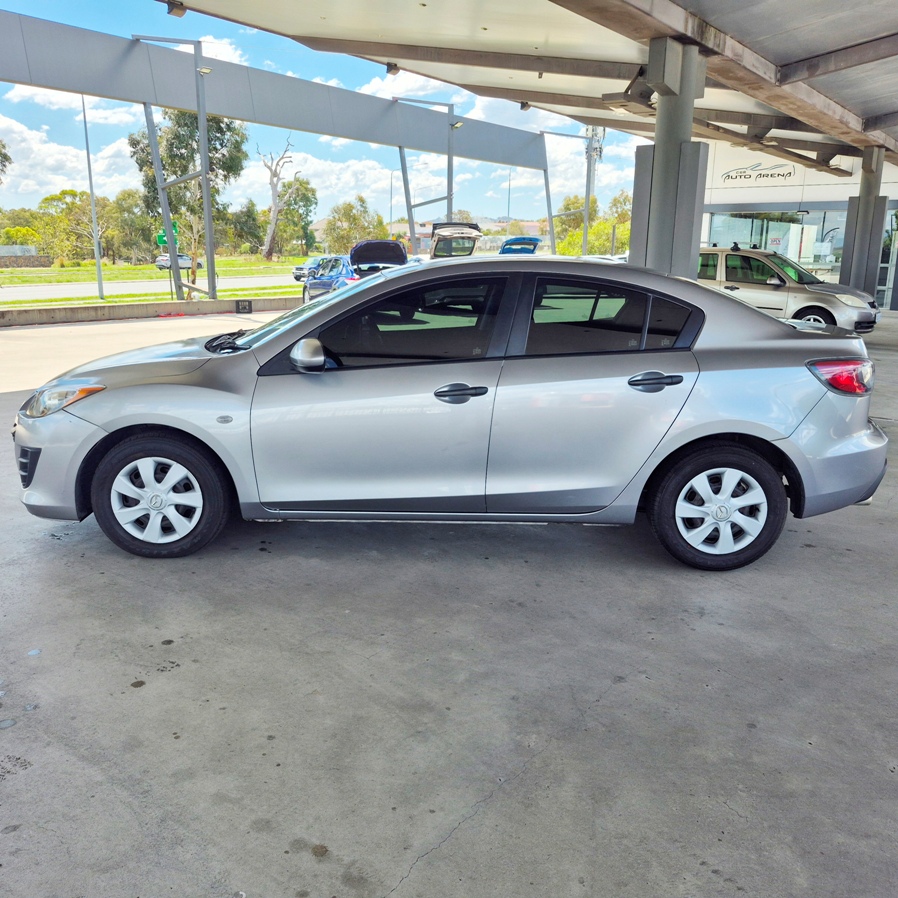 
								2009 Mazda 3 full									