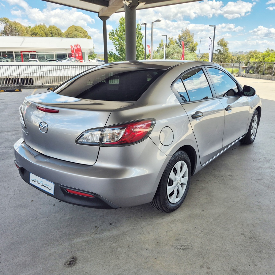 
								2009 Mazda 3 full									