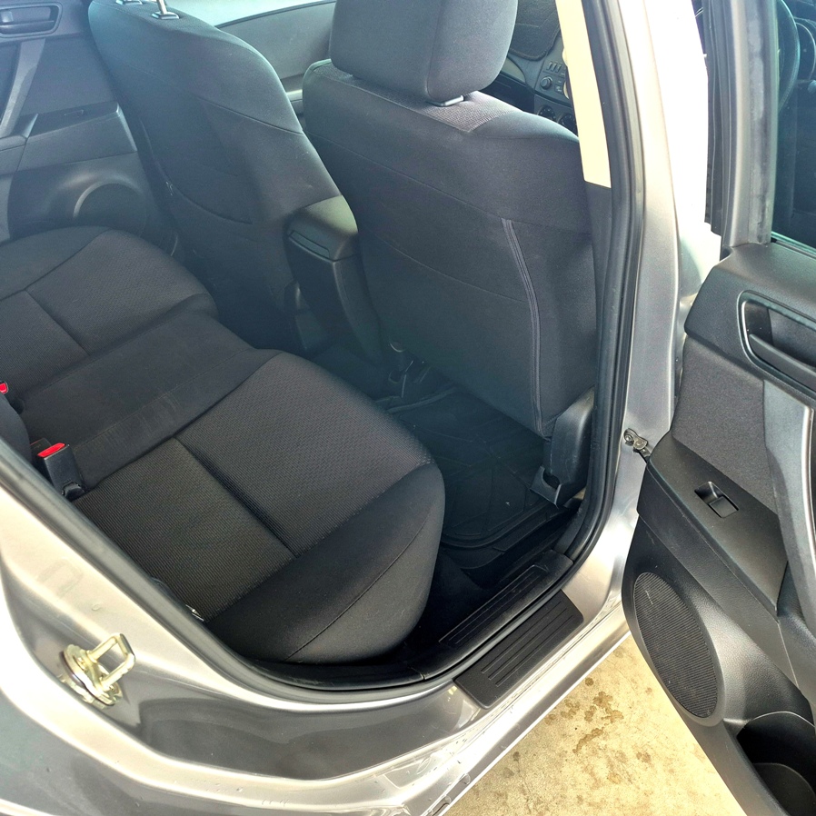 
								2009 Mazda 3 full									