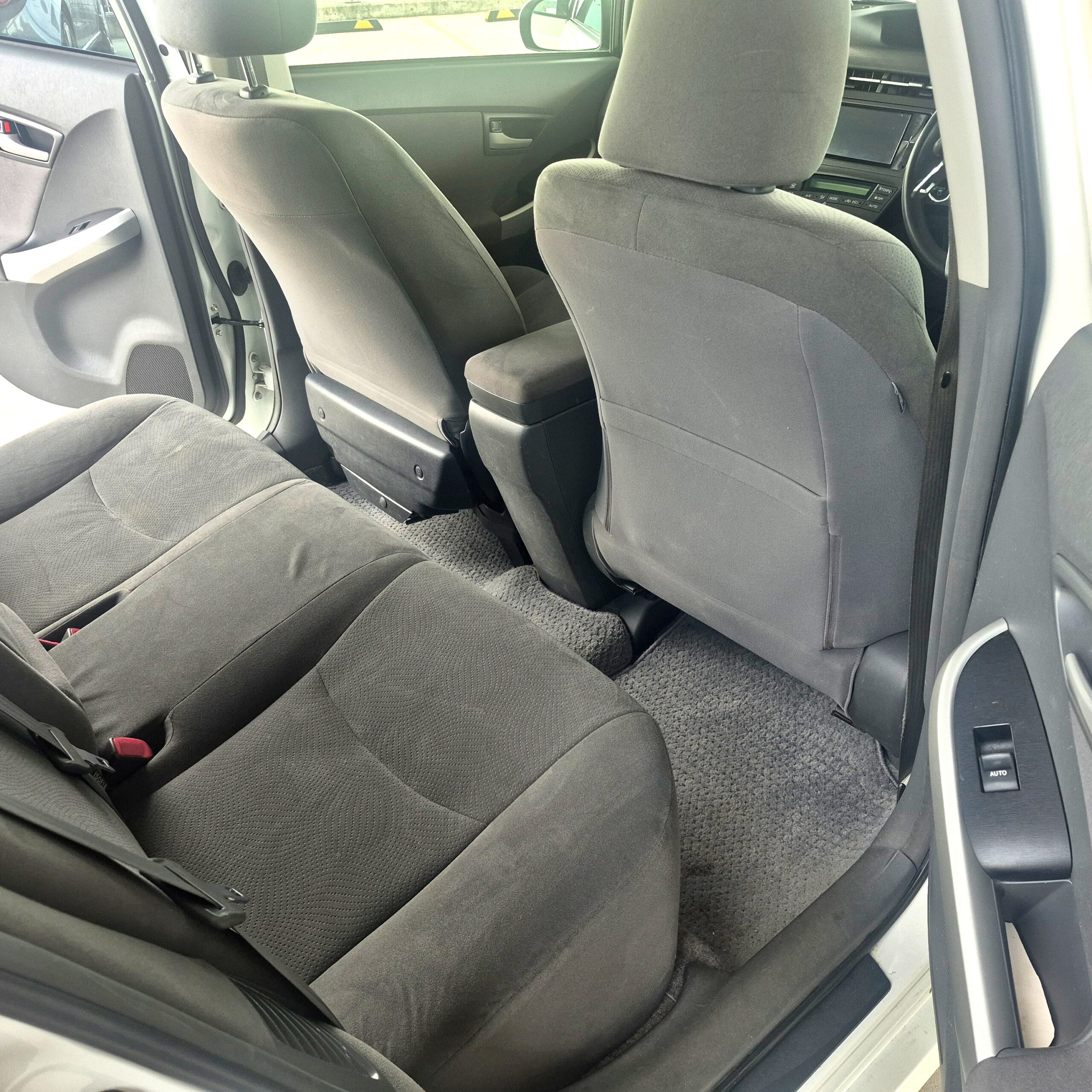 
								2010 Toyota Prius HYBRID – 42 C full									