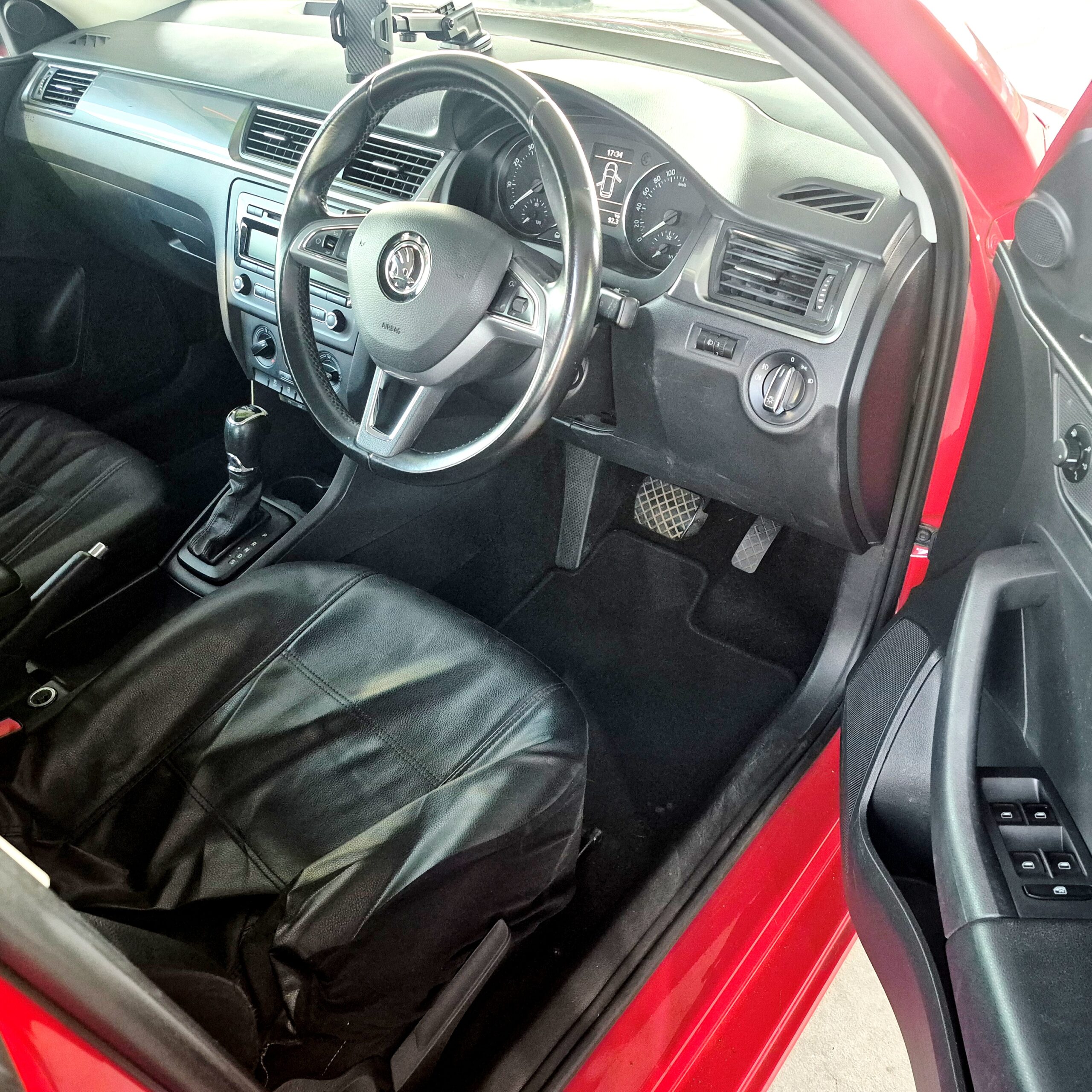 
								2015 Skoda Rapid – 45 C full									