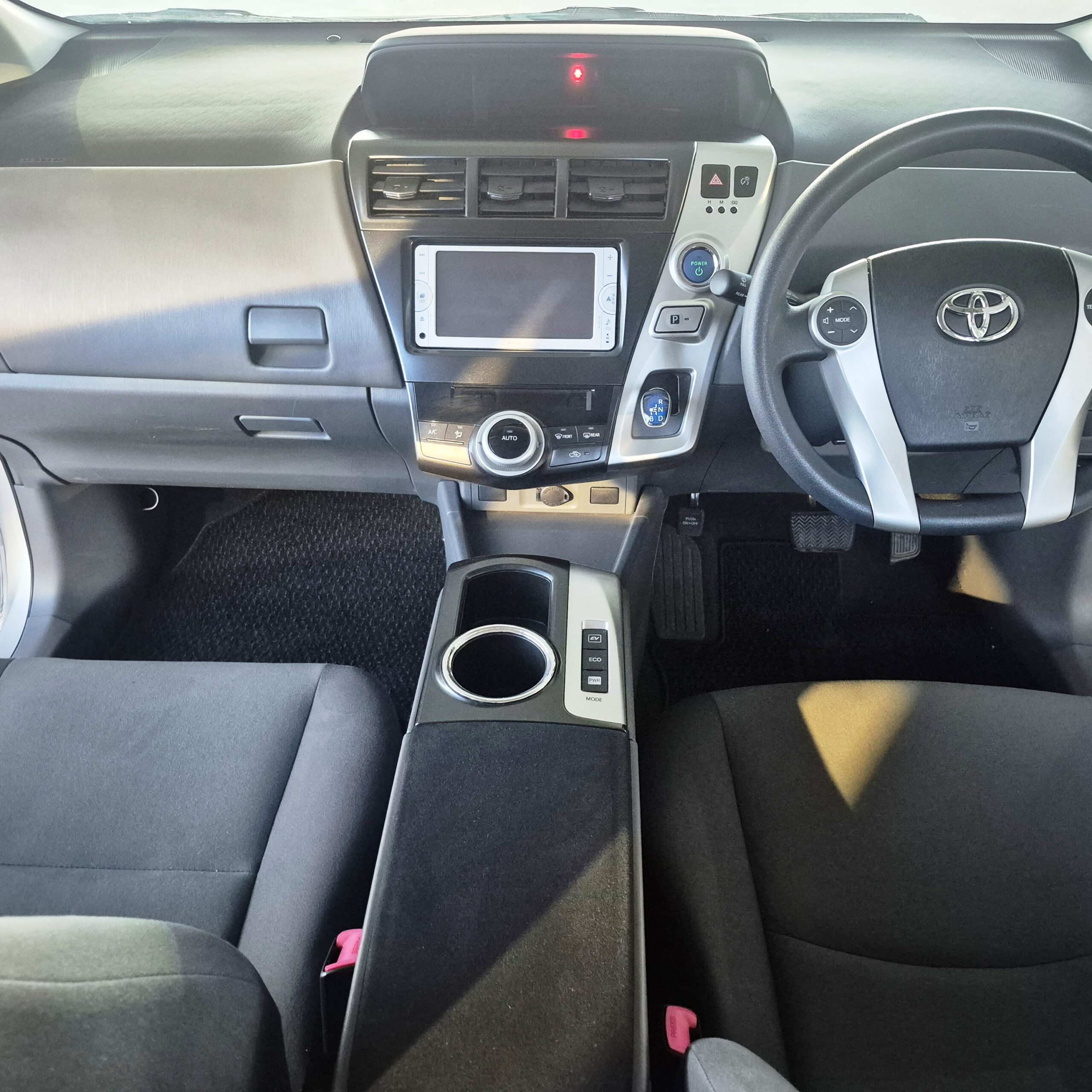 
								2014 Toyota Prius Alpha HYBRID – 30 C full									