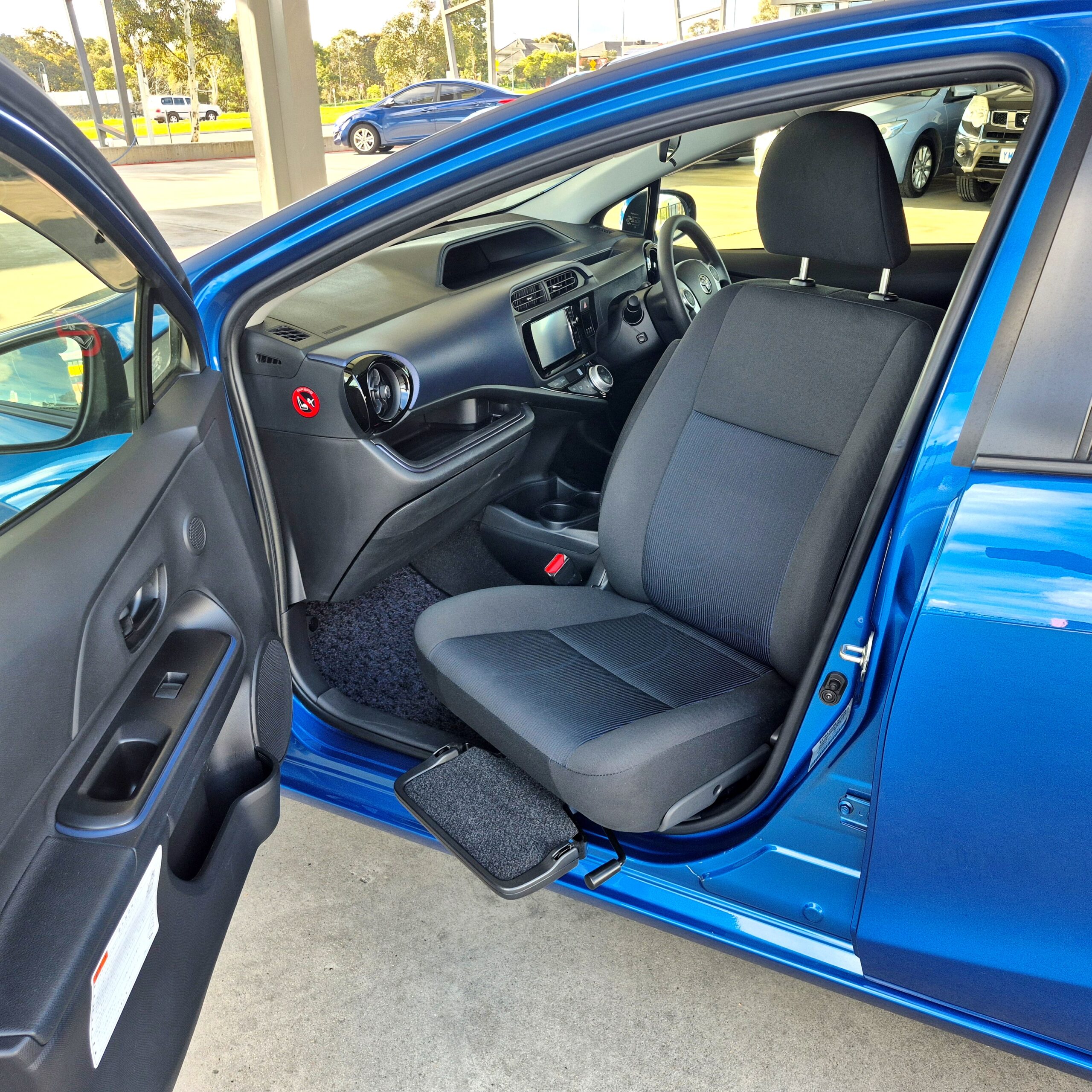 
								2016 Toyota Aqua HYBRID – 40 C full									