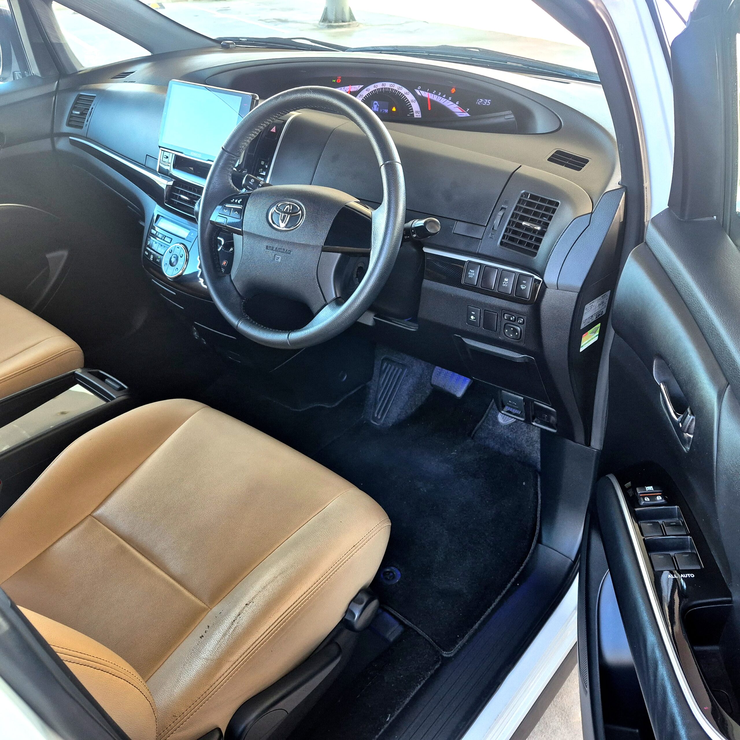 
								2016 Toyota Estima Aeras – 41 C full									