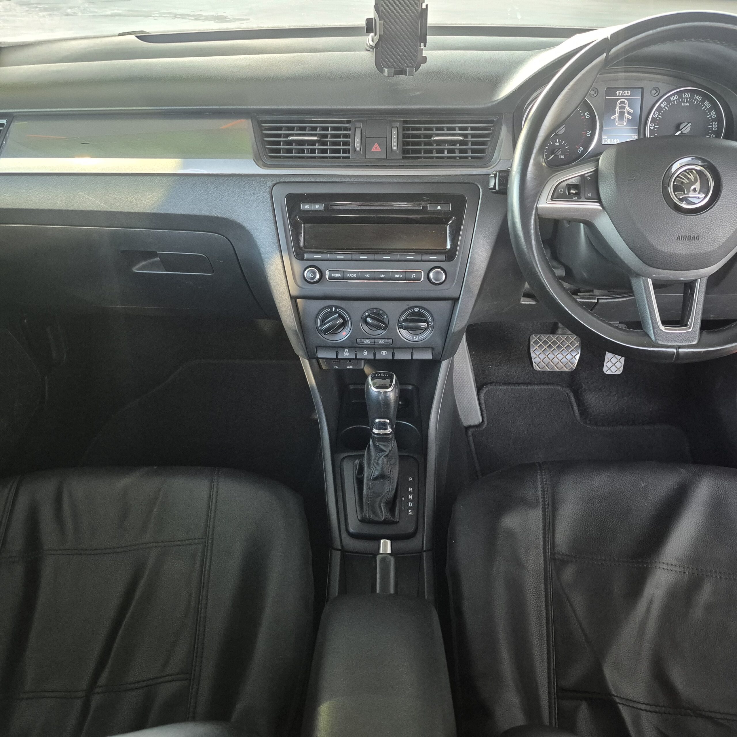 
								2015 Skoda Rapid – 45 C full									