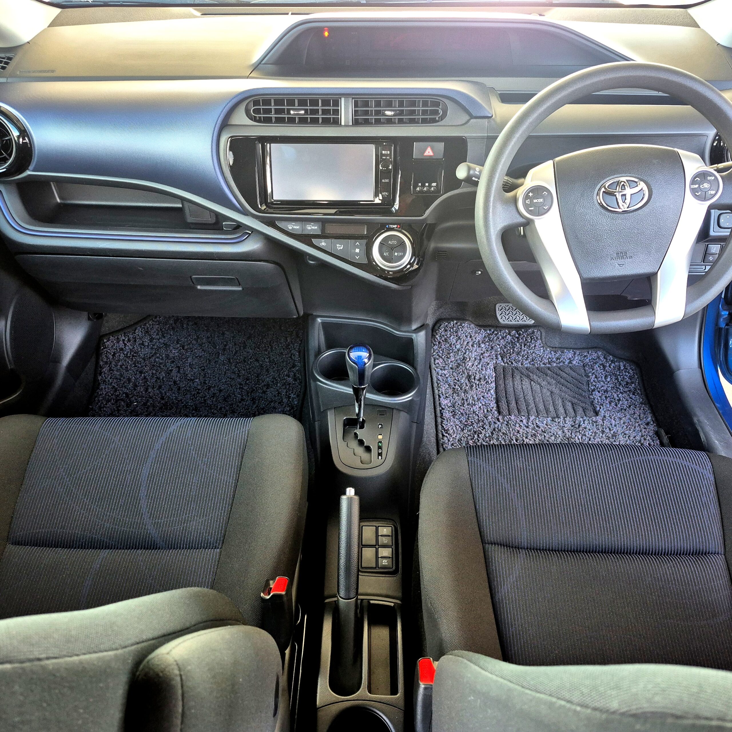 
								2016 Toyota Aqua HYBRID – 40 C full									