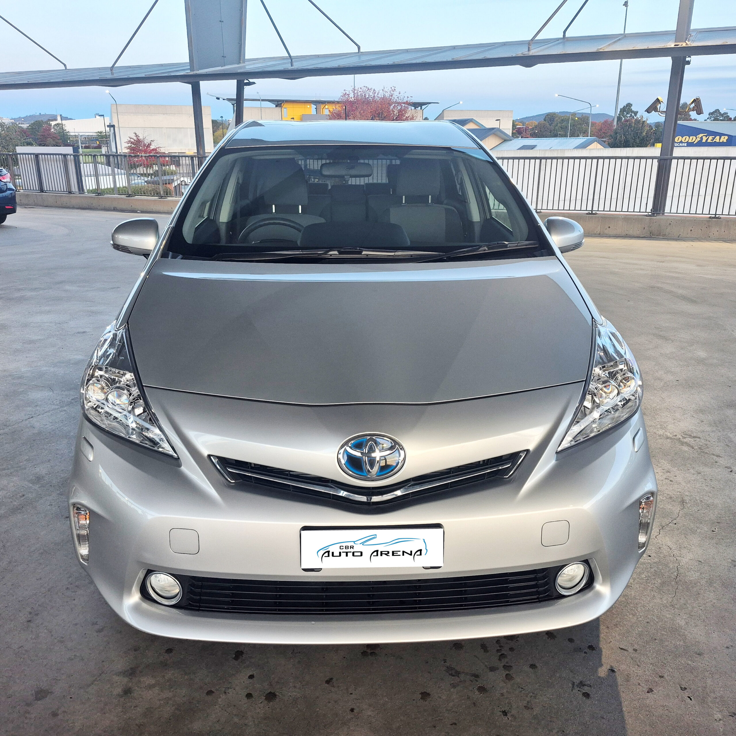 
								2014 Toyota Prius Alpha HYBRID – 30 C full									
