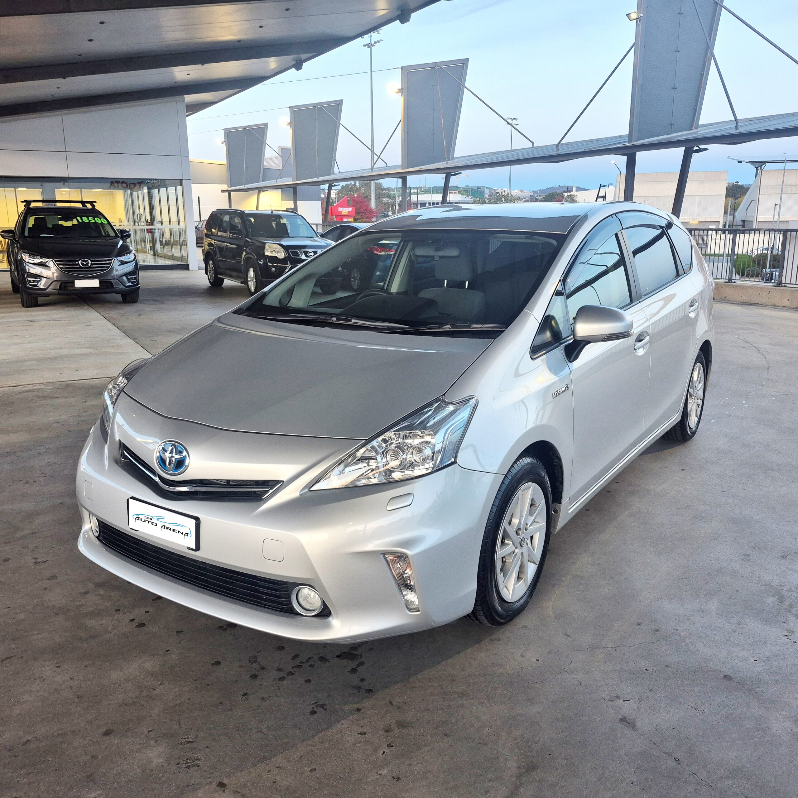
								2014 Toyota Prius Alpha HYBRID – 30 C full									