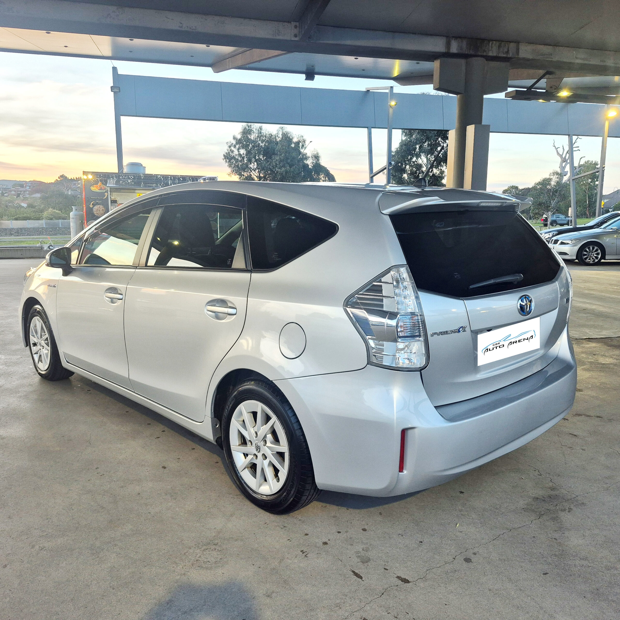 
								2014 Toyota Prius Alpha HYBRID – 30 C full									