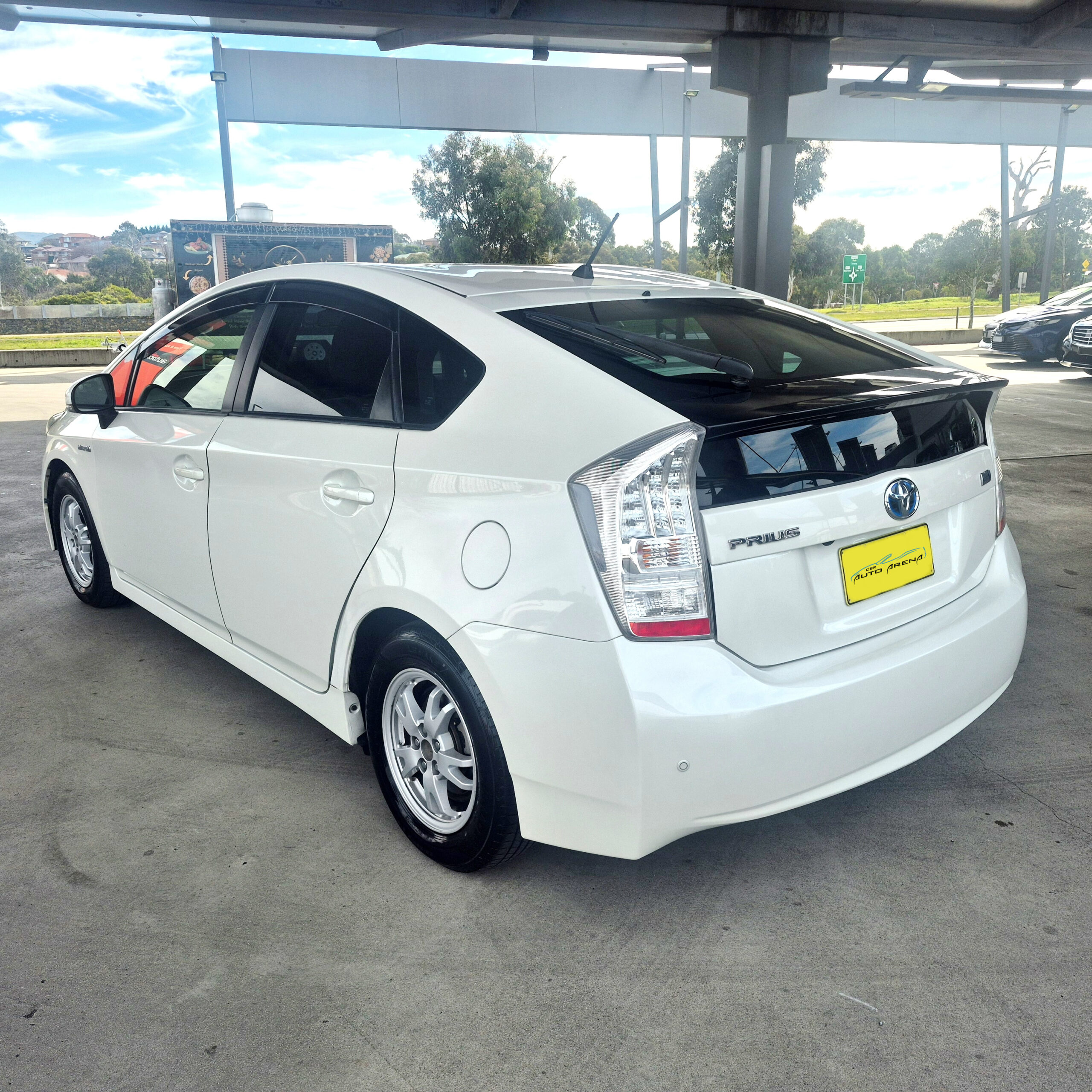 
								2010 Toyota Prius HYBRID – 42 C full									