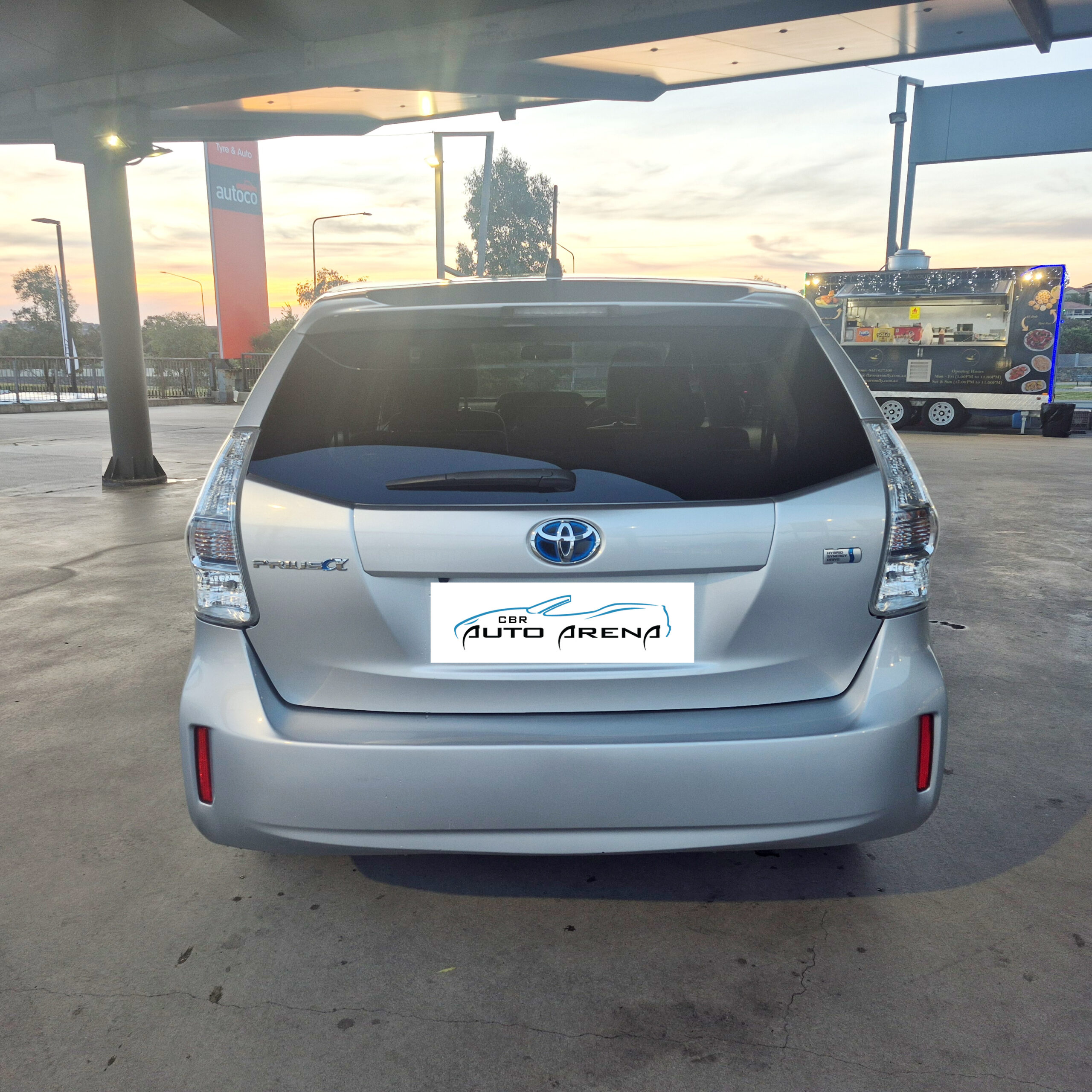 
								2014 Toyota Prius Alpha HYBRID – 30 C full									